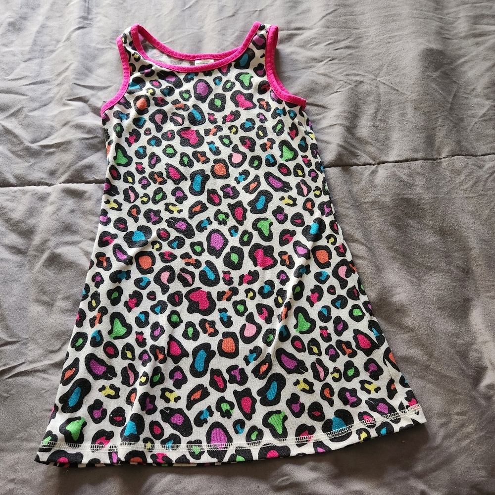 cheetah print short sleeve nightgown. SIZE: XS (4/5)
